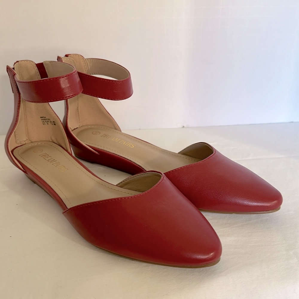Dream Pairs 9 1/2 new never worn maroon point toe zip back ballerina flats